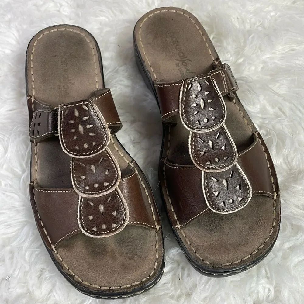 NATURAL SOUL by NATURALIZER Cornel Leather Upper Slides Sandals Size 6M Brown